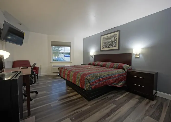 Greenwoods Inn & Suites